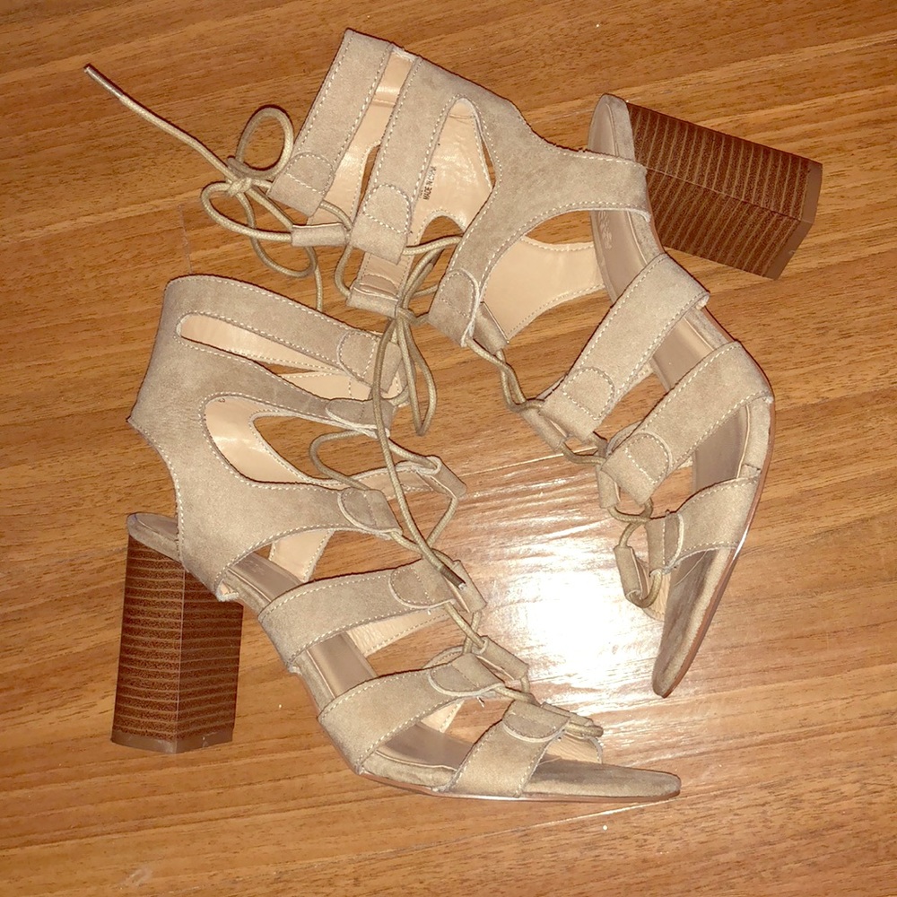 NWOT nude lace up chunky heels